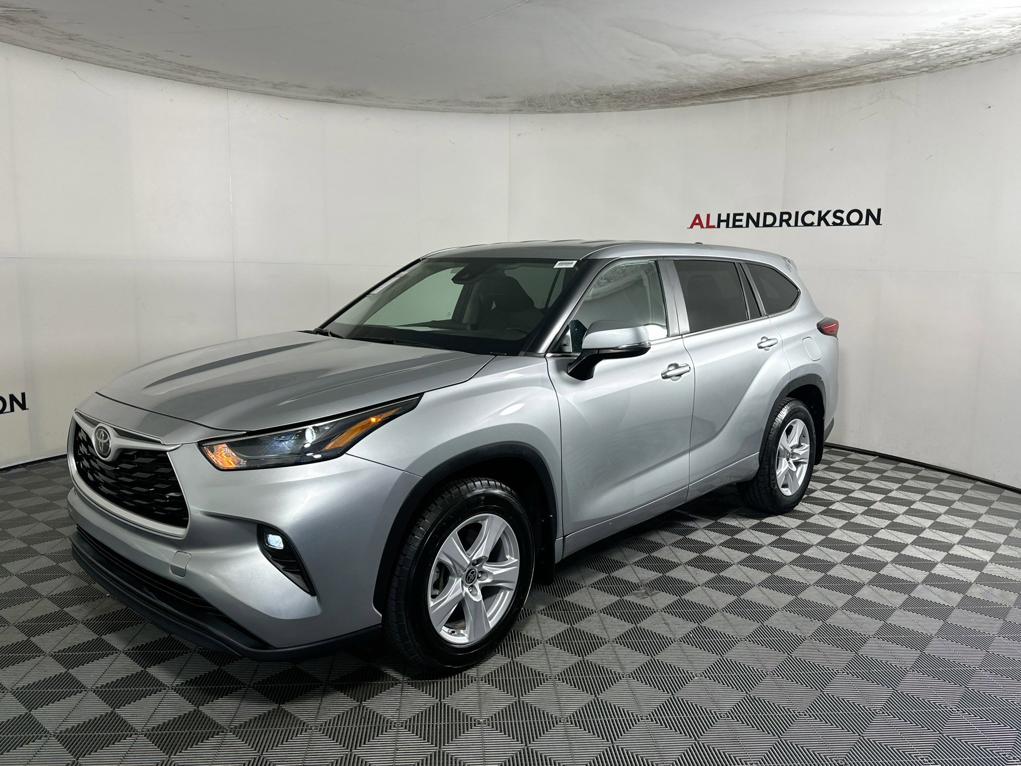 Used 2023 Toyota Highlander L image 7