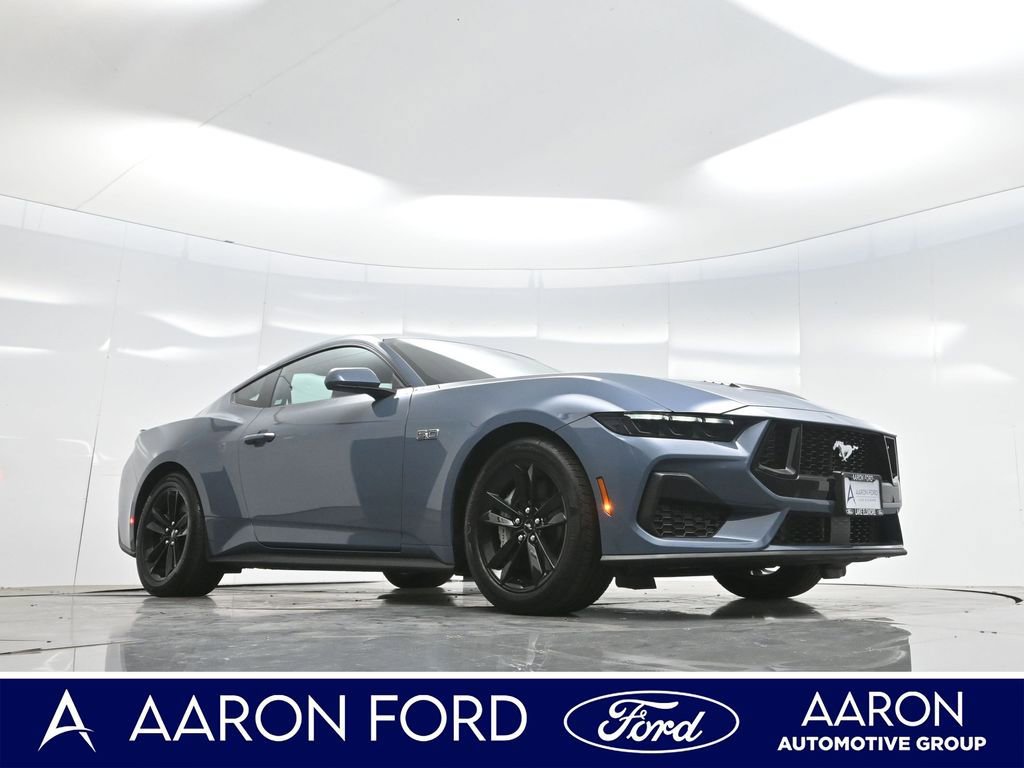 Used 2025 Ford Mustang GT RWD image 3