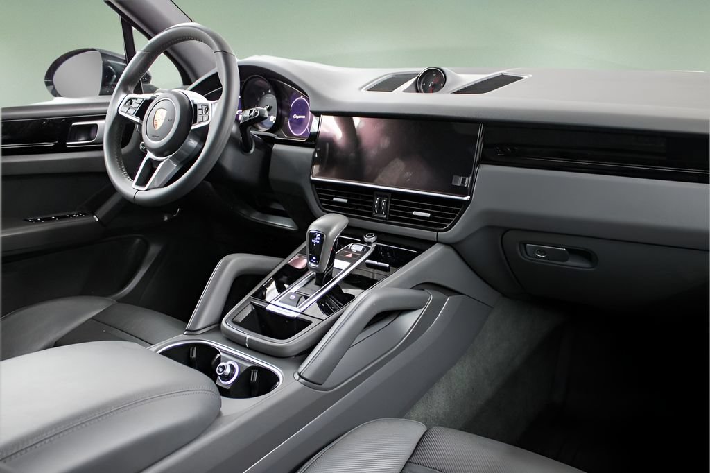 Used 2023 Porsche Cayenne AWD/4WD image 19