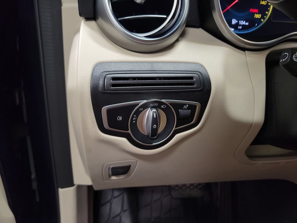 Used 2022 Mercedes-Benz GLC 300 4MATIC image 23