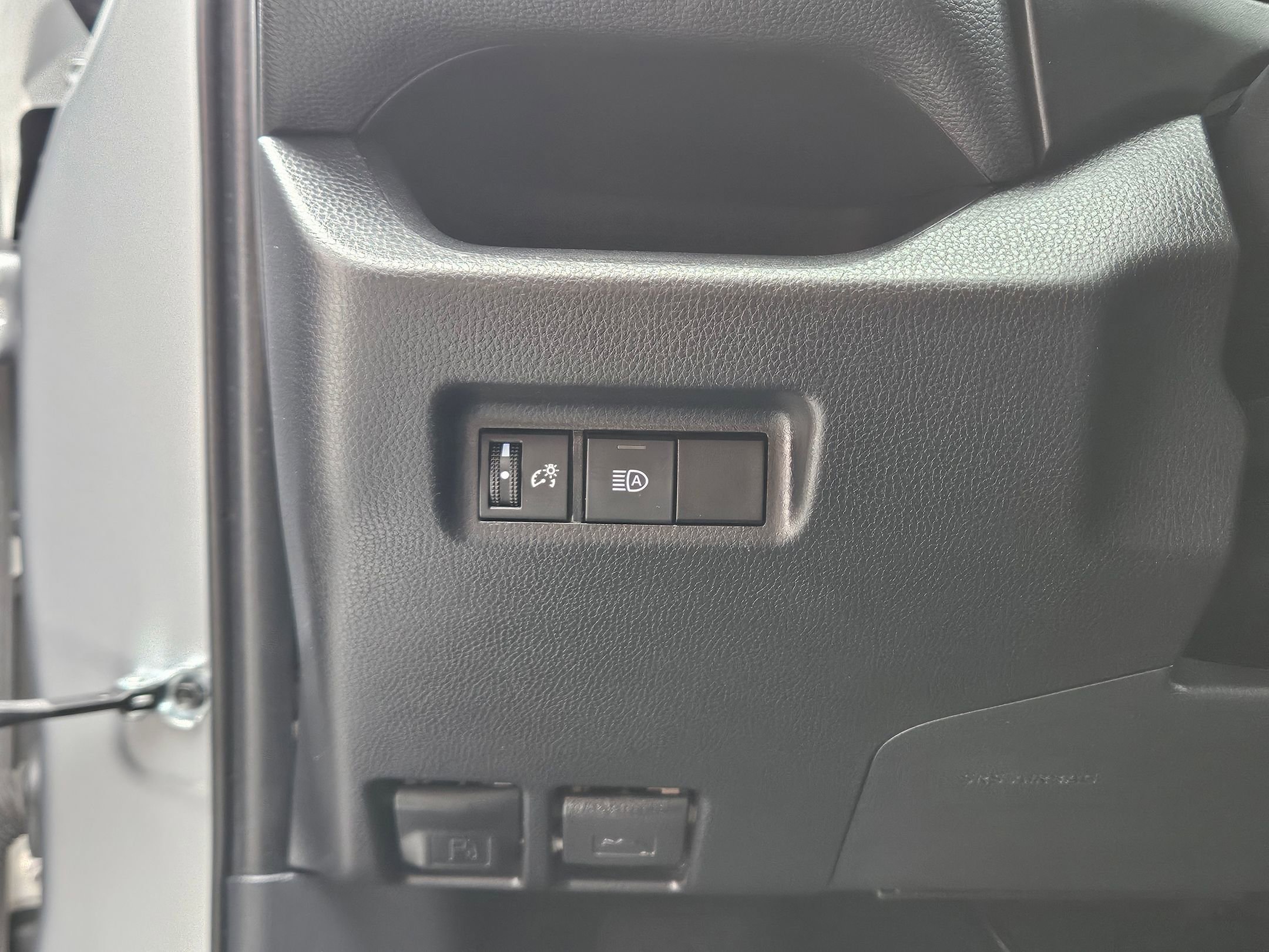 Used 2019 Toyota RAV4 LE w/ Carpet Mat Package image 19