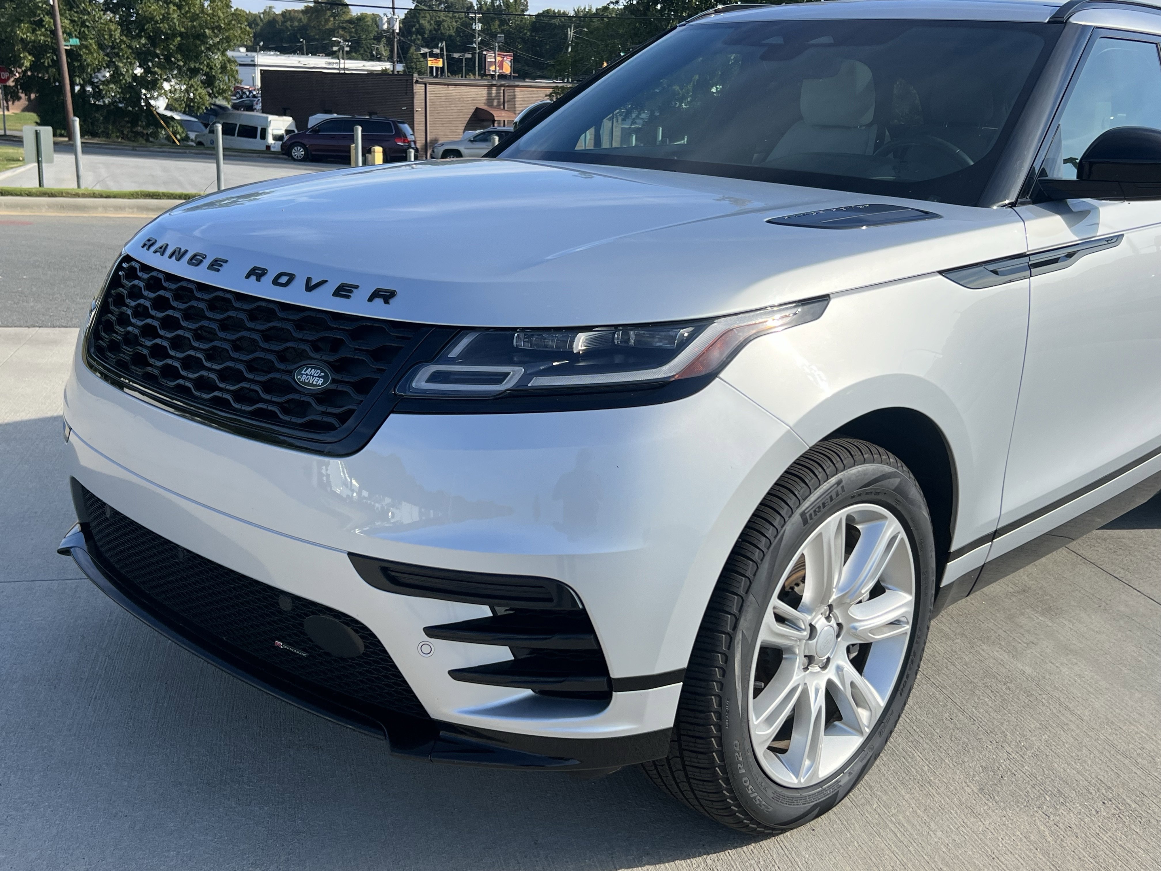 Used 2023 Land Rover Range Rover Velar R-Dynamic S image 12