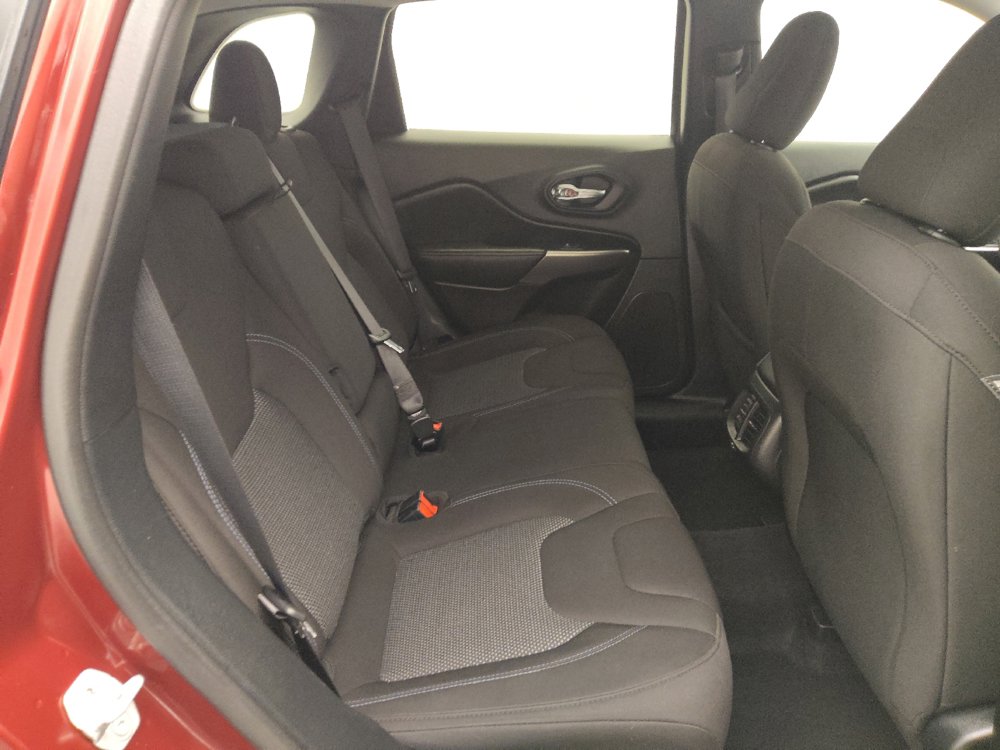 Used 2020 Jeep Cherokee Latitude FWD image 19