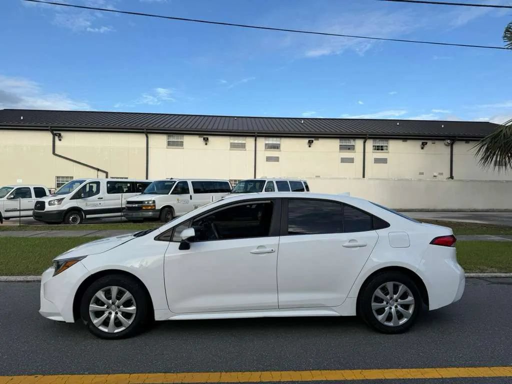 Used 2022 Toyota Corolla LE FWD image 5