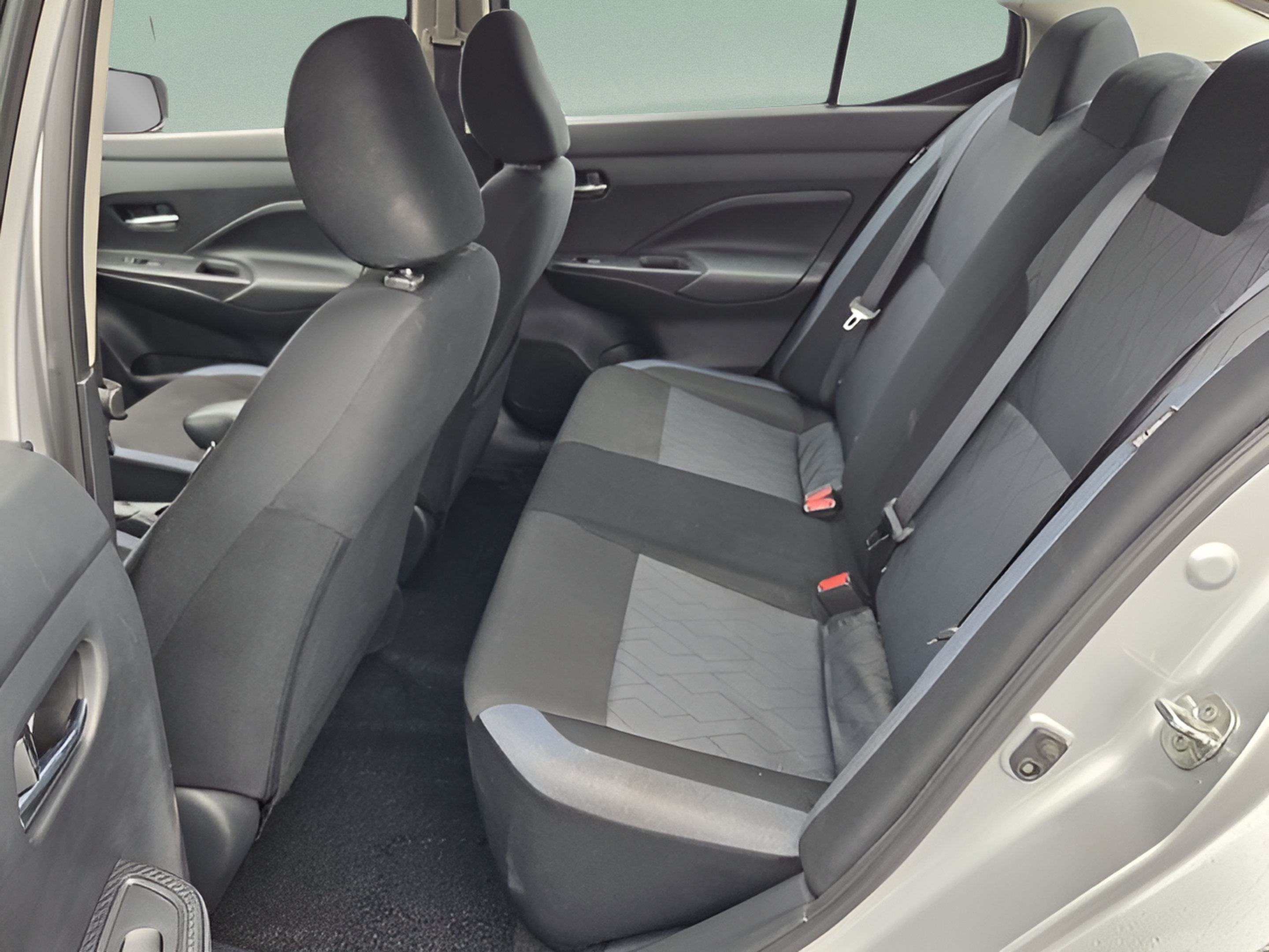 Used 2025 Nissan Versa SV FWD image 10