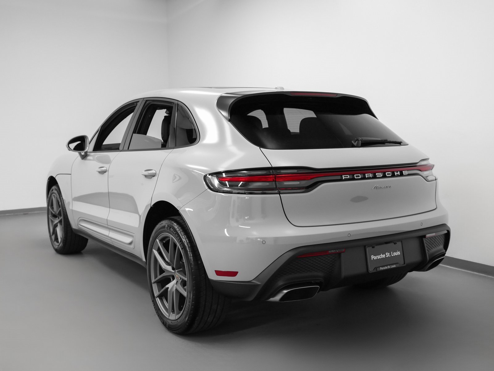 New 2026 Porsche Macan image 3