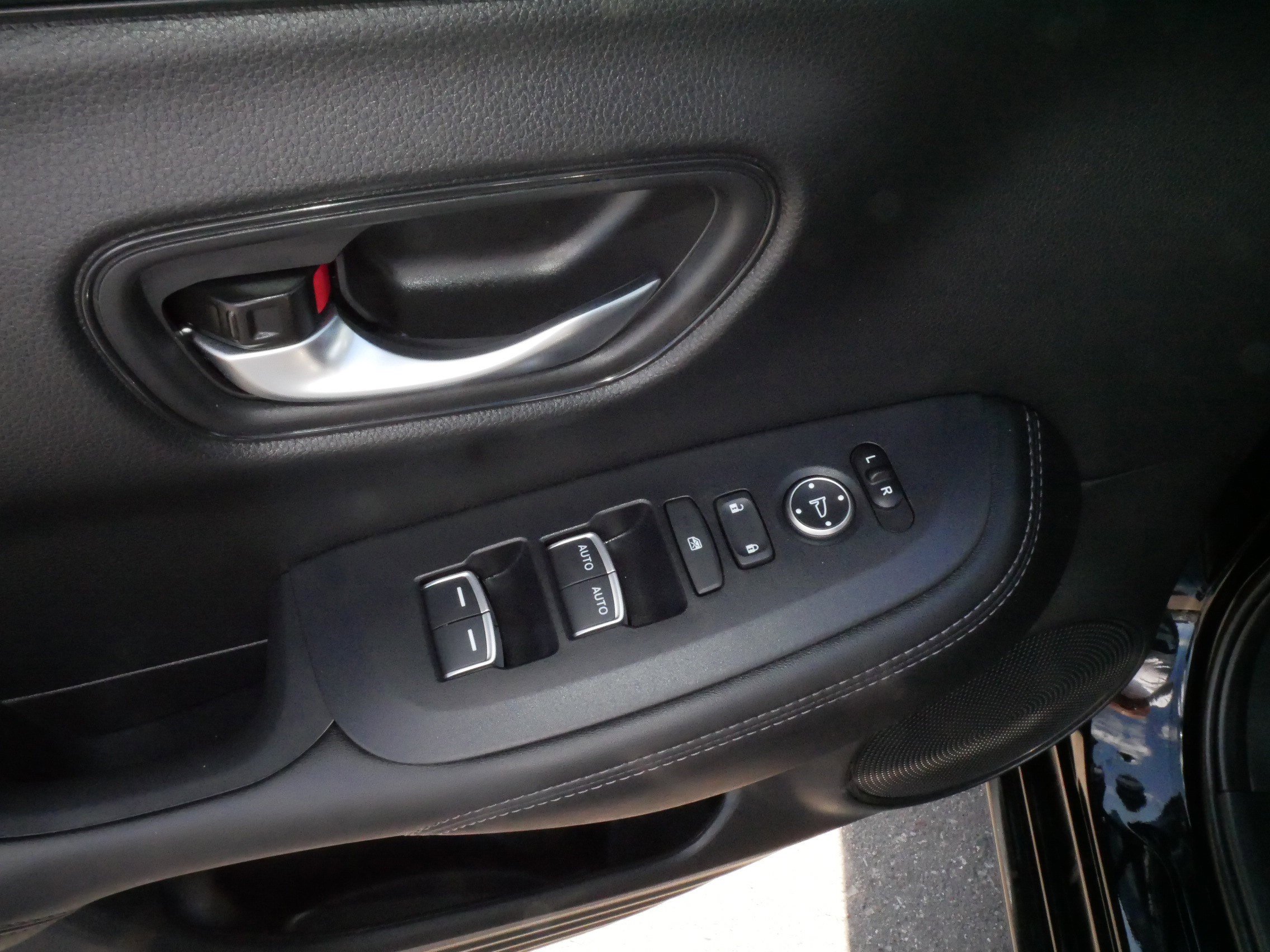 Certified 2025 Honda HR-V EX-L image 19