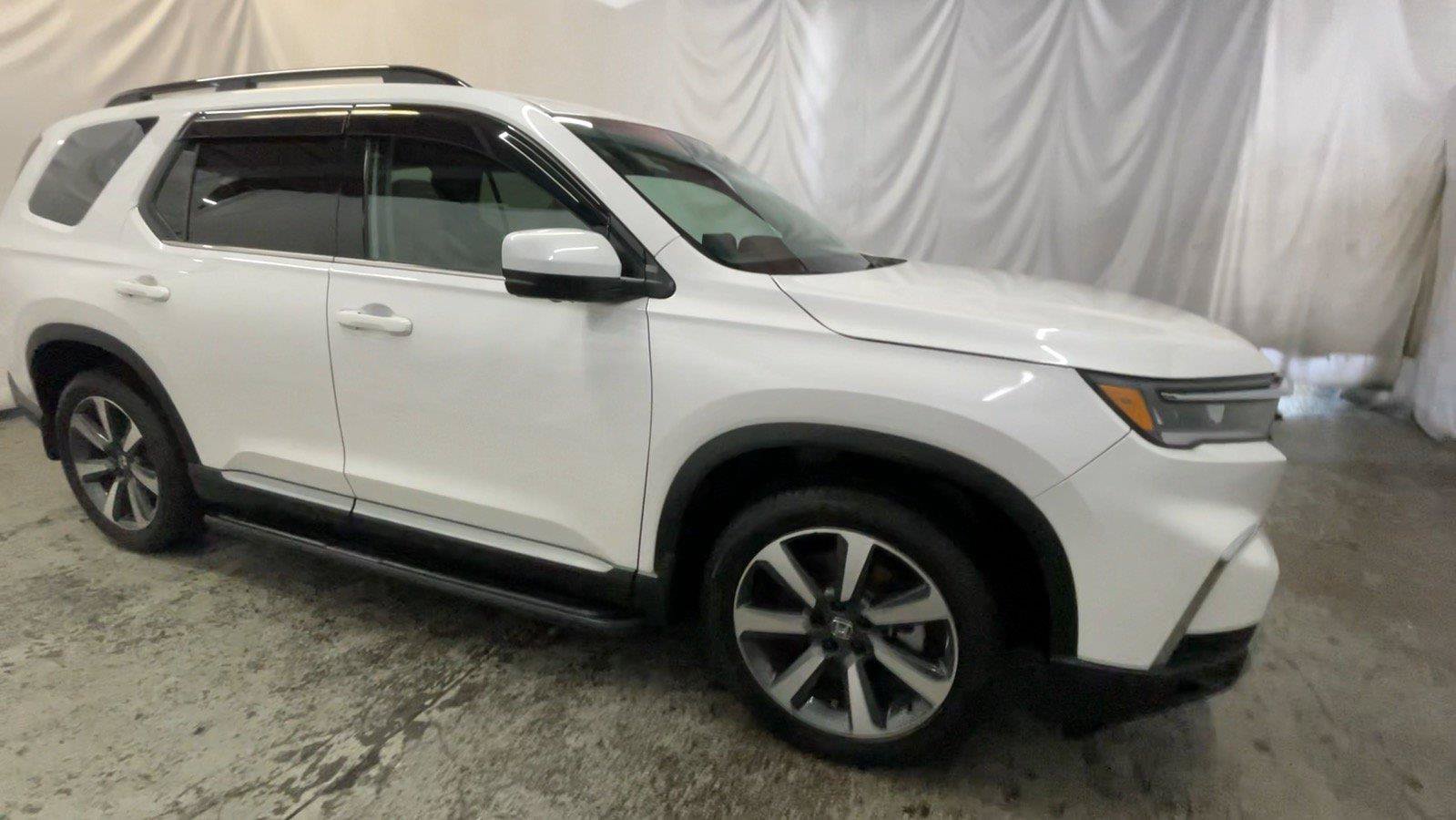 Used 2025 Honda Pilot Elite image 3