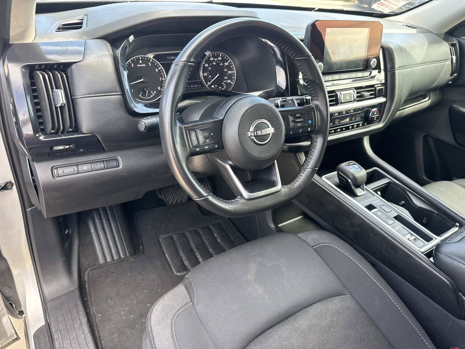 Used 2024 Nissan Pathfinder SV FWD image 18