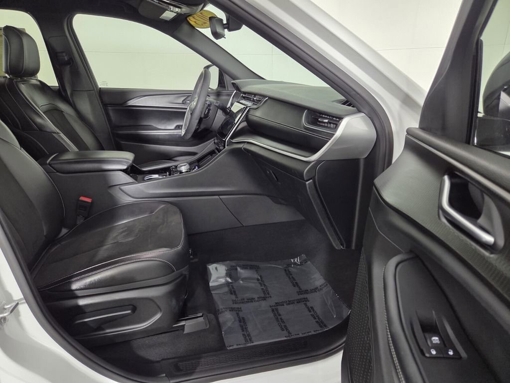 Certified 2023 Jeep Grand Cherokee Altitude image 27