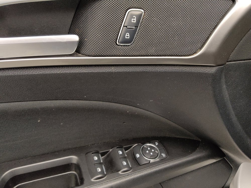 Used 2017 Ford Fusion SE w/ Equipment Group 201A image 27