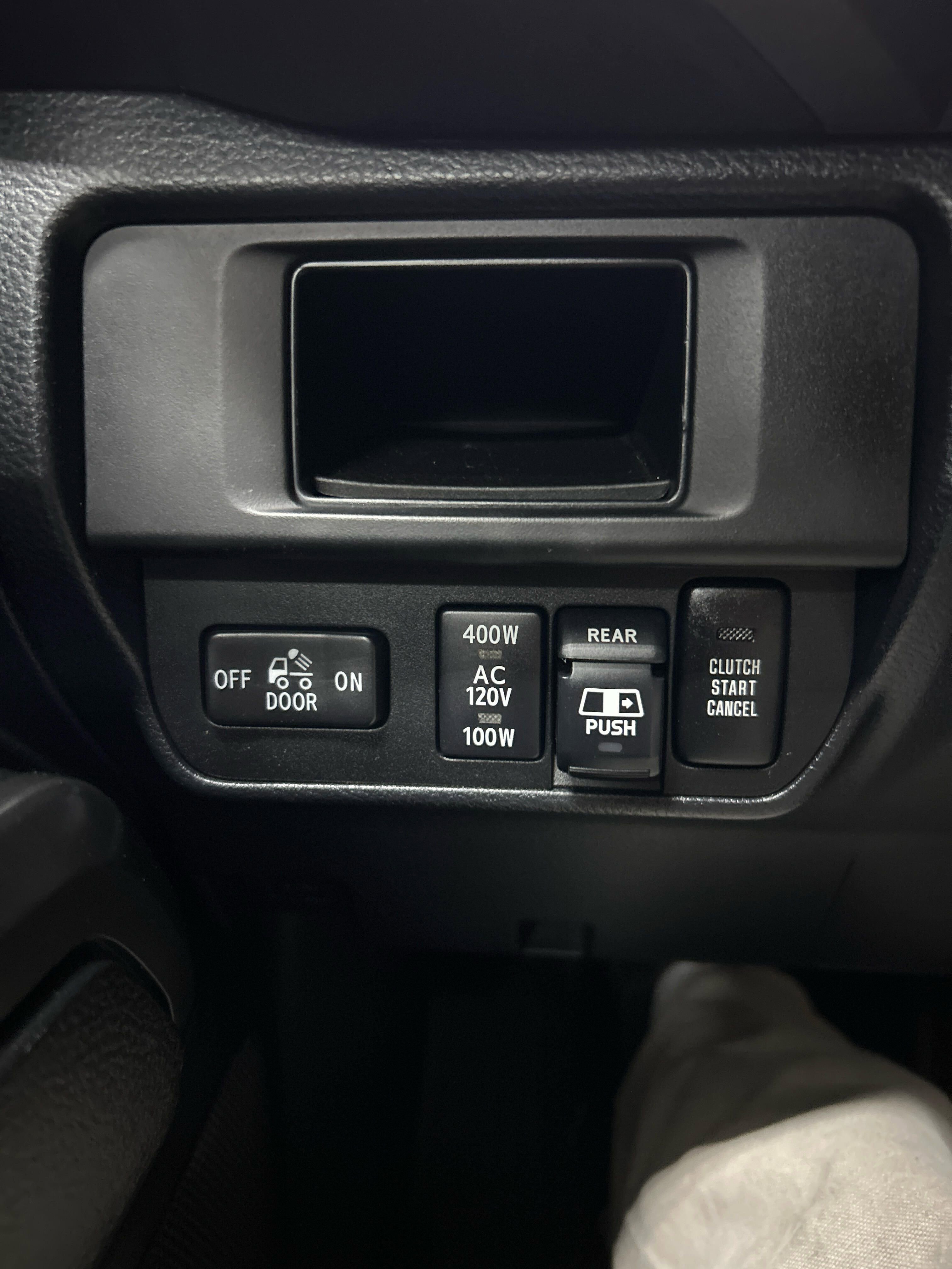 Used 2017 Toyota Tacoma TRD Off-Road w/ Premium & Technology Package AWD/4WD image 14