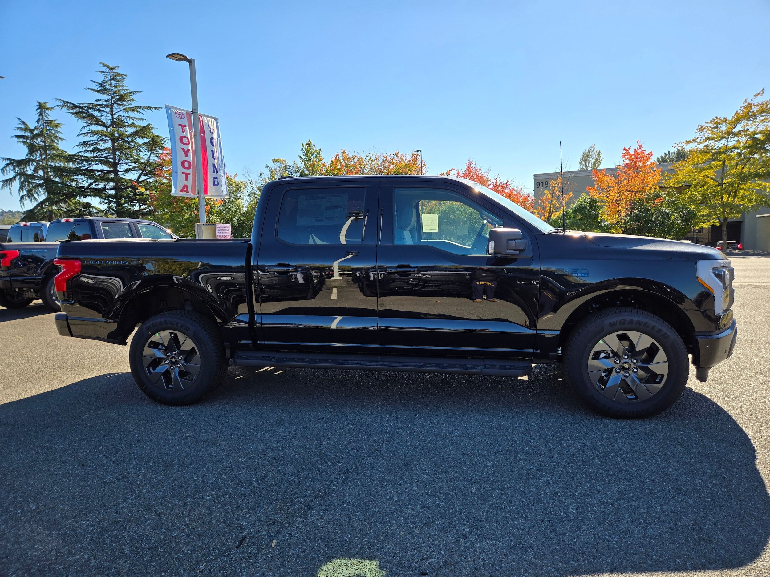 New 2025 Ford F150 Lightning Flash AWD/4WD image 4