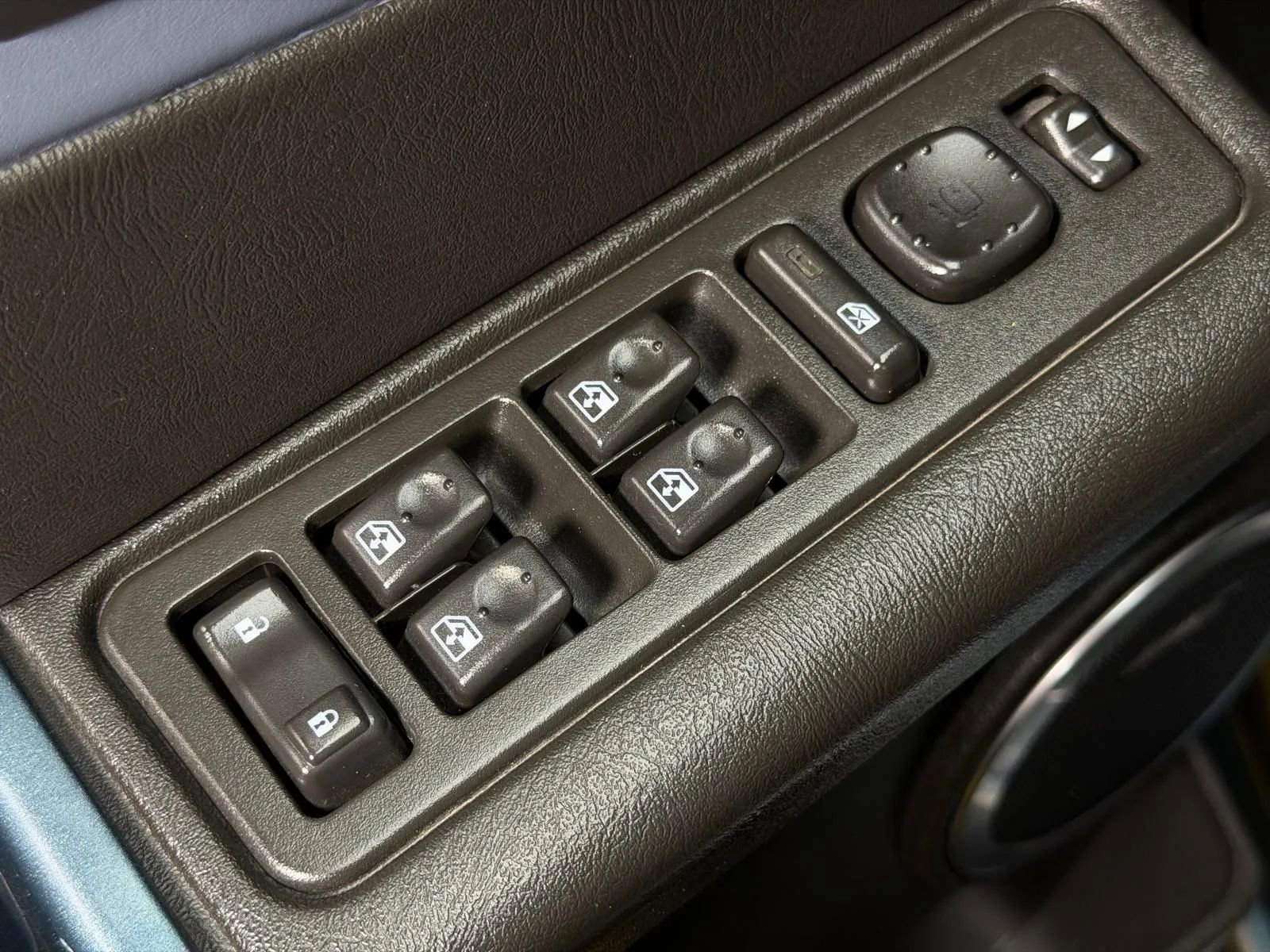 Used 2005 HUMMER H2 w/ Preferred Equipment Group AWD/4WD image 26