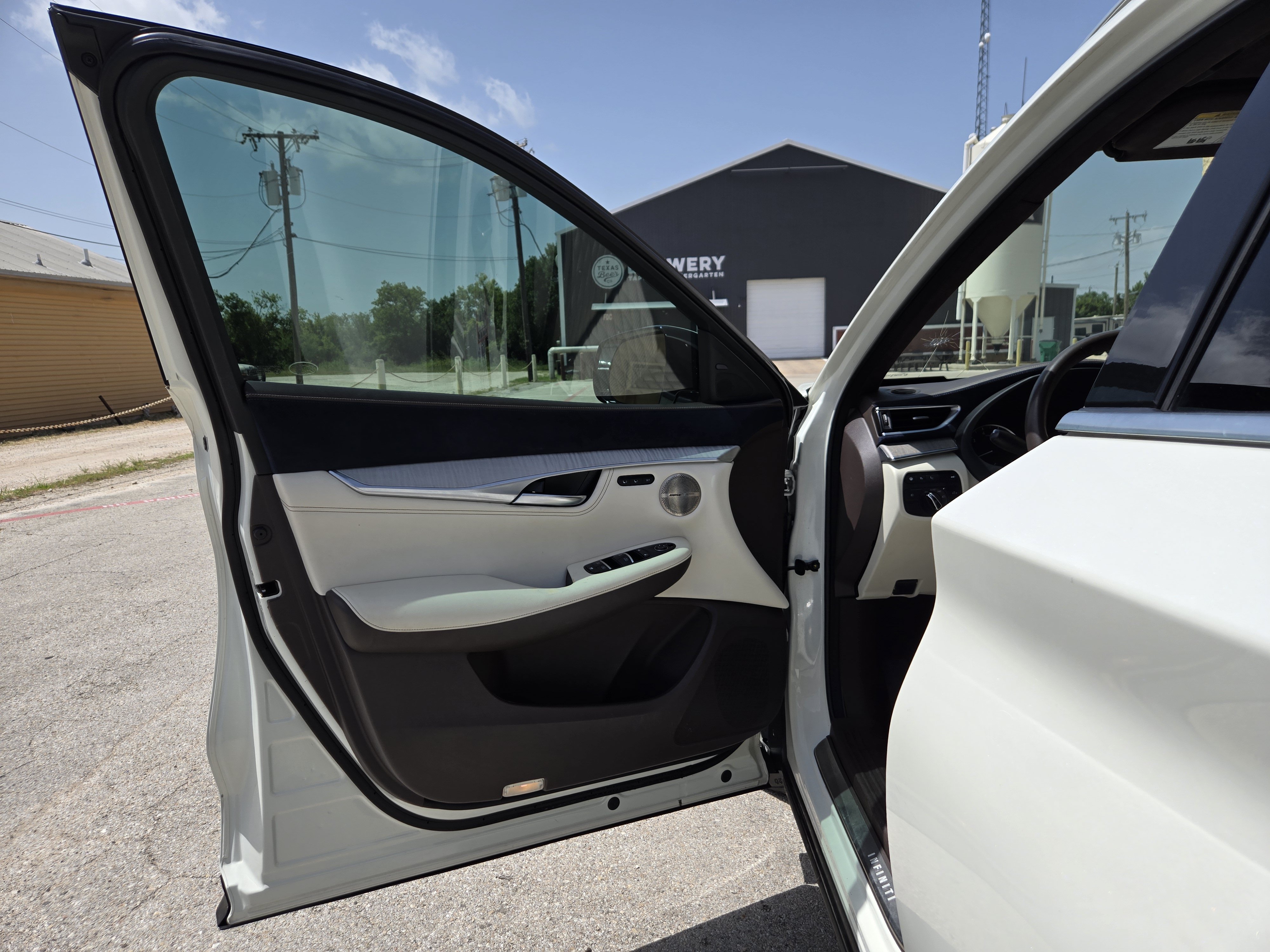 Used 2019 INFINITI QX50 Essential w/ Sensory Package AWD/4WD image 4