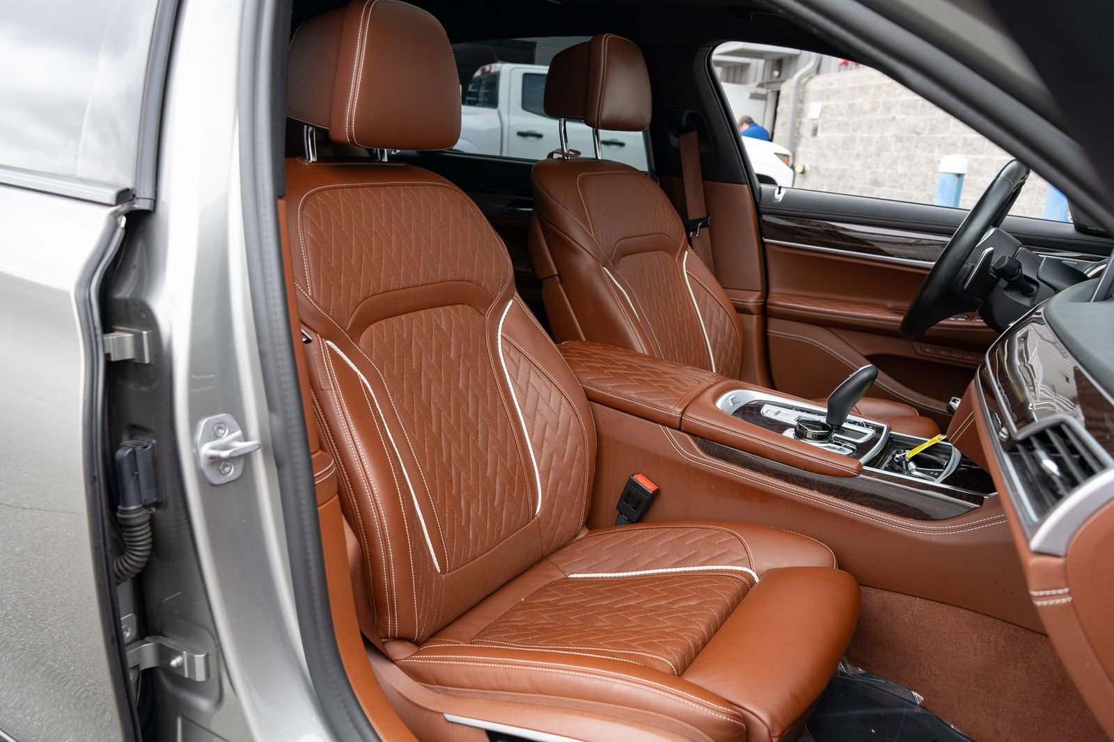 Used 2022 BMW 750i xDrive w/ Autobahn Package image 38