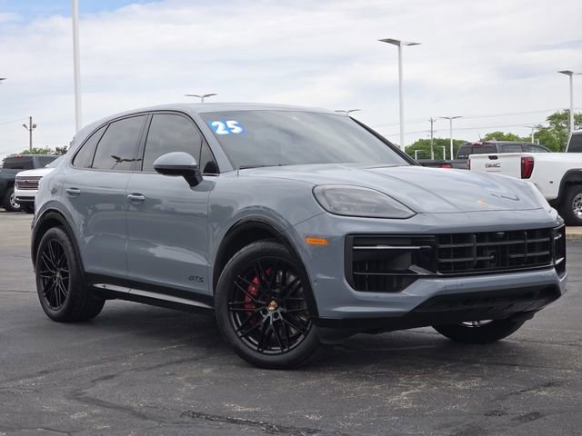 Used 2025 Porsche Cayenne GTS AWD/4WD image 2