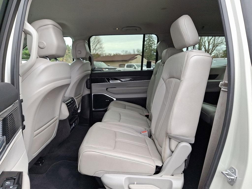 Used 2022 Jeep Wagoneer Series II image 11