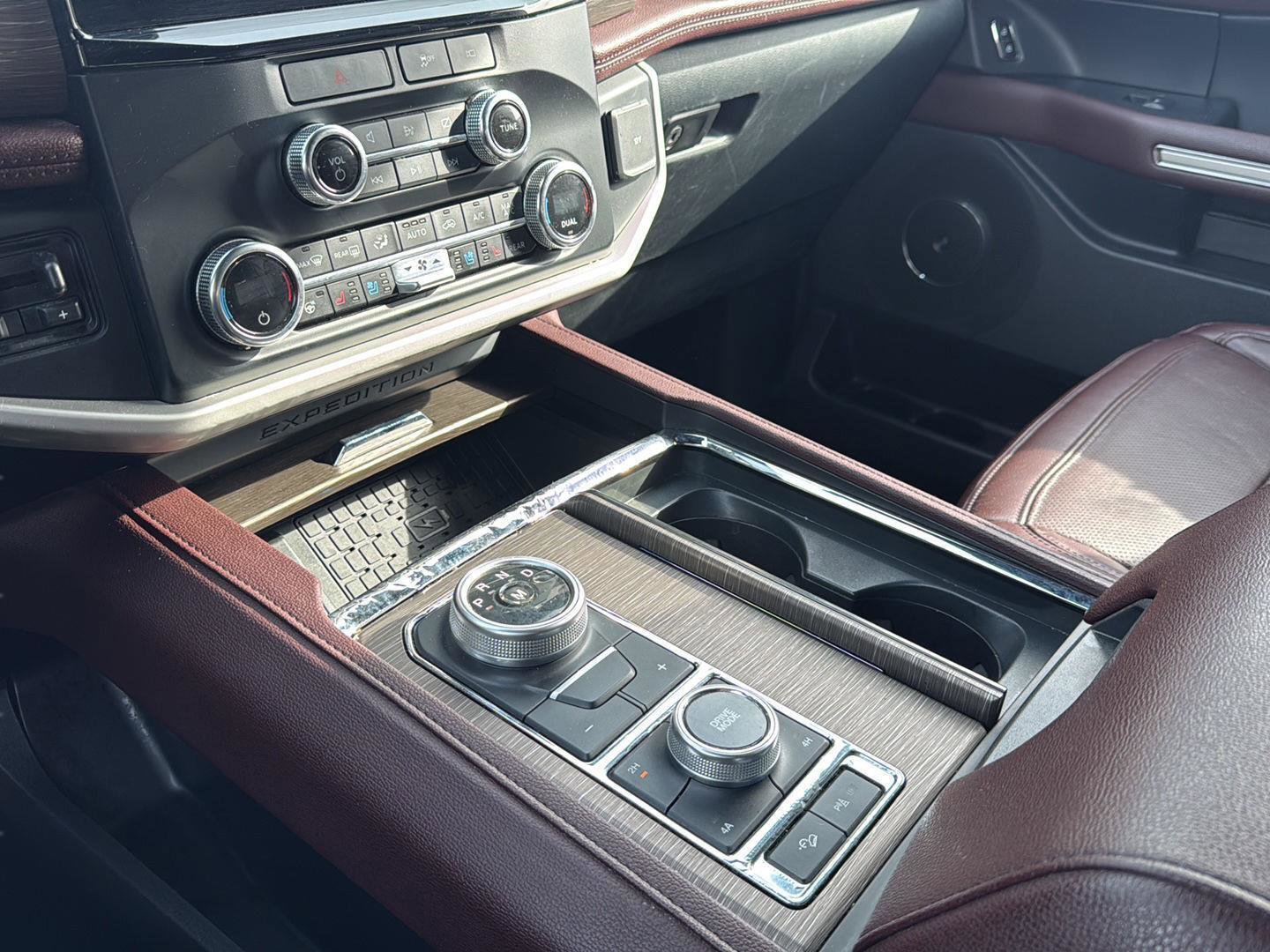 Used 2023 Ford Expedition Max Limited image 15