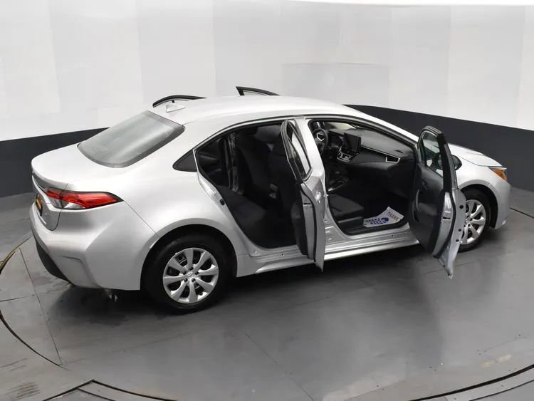 Used 2025 Toyota Corolla LE image 6