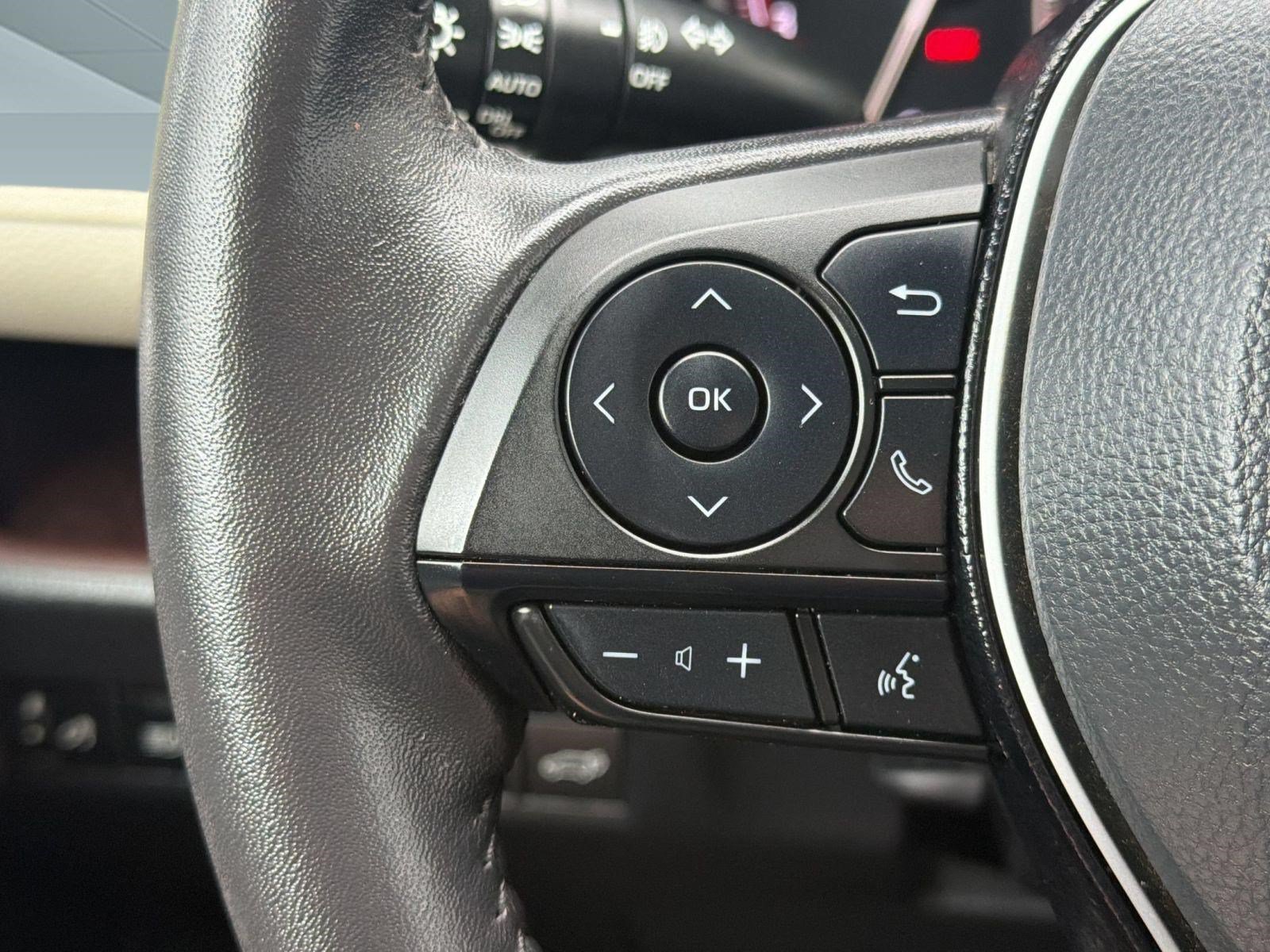 Used 2021 Toyota RAV4 Limited FWD image 17