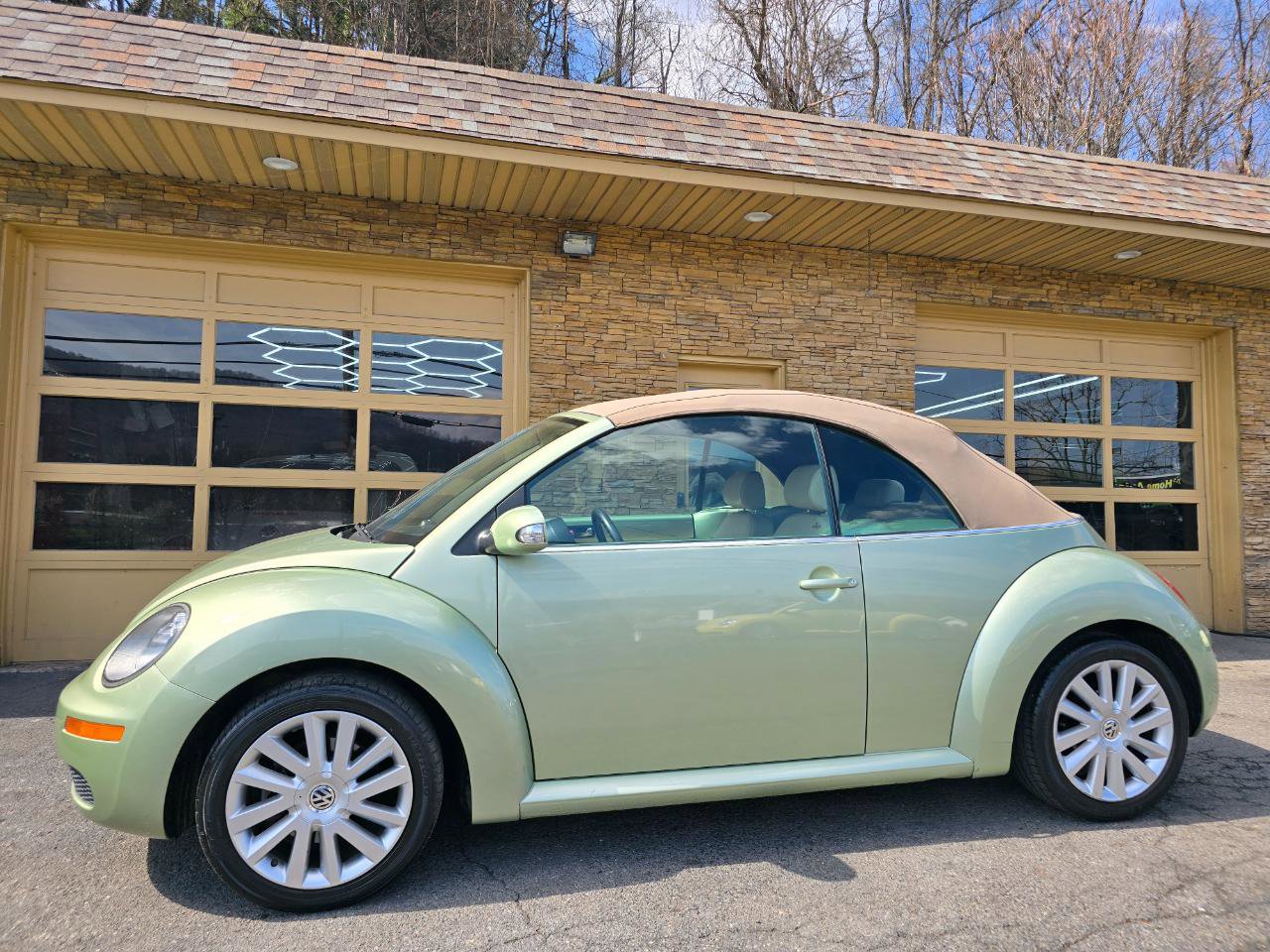 Used 2008 Volkswagen Beetle SE image 37