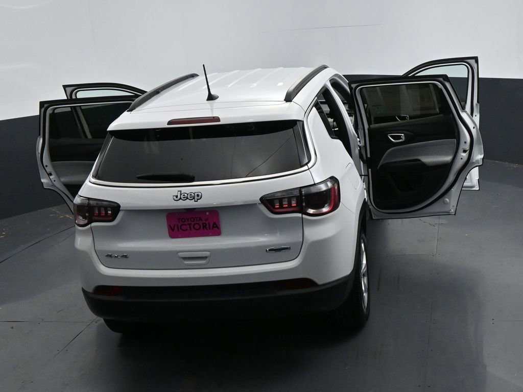 Used 2024 Jeep Compass Latitude image 22