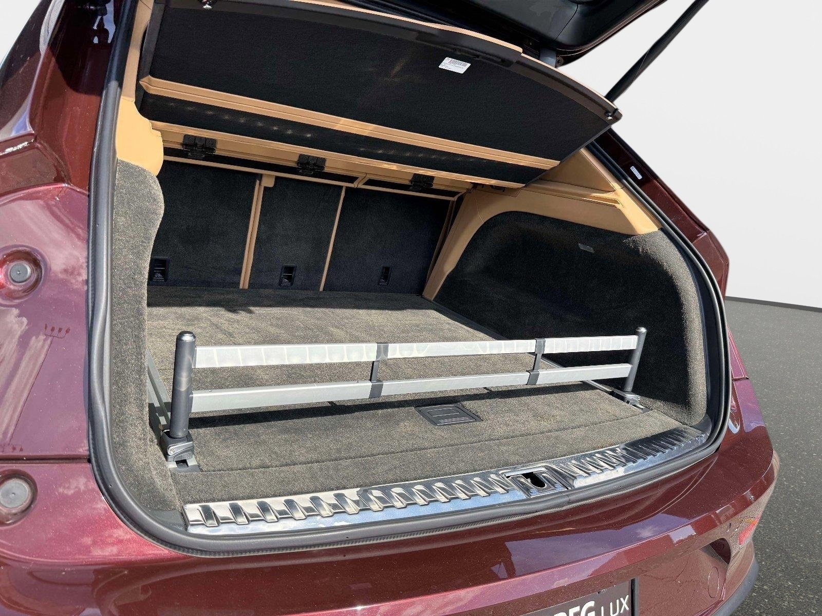 Used 2022 Bentley Bentayga image 27