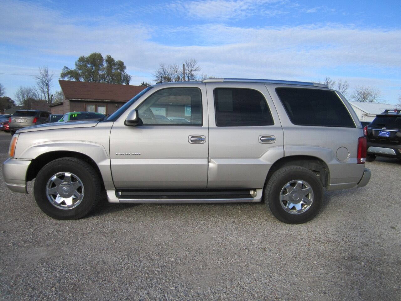 Used 2004 Cadillac Escalade AWD image 2