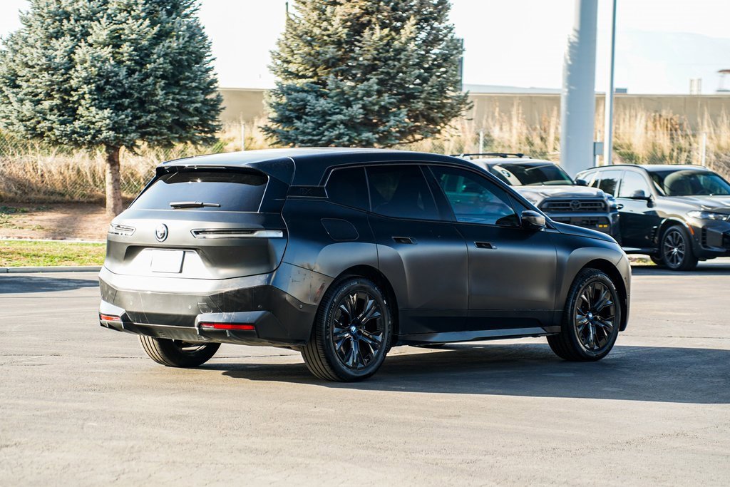 Used 2024 BMW iX xDrive50 w/ Premium Package image 5