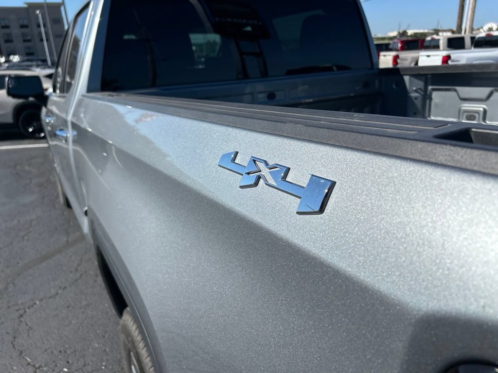 Used 2025 GMC Sierra 1500 SLT AWD/4WD image 12