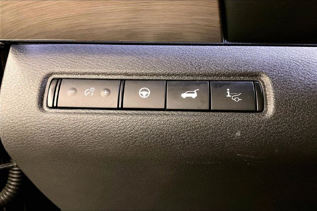 Used 2025 Nissan Pathfinder Platinum AWD/4WD image 40