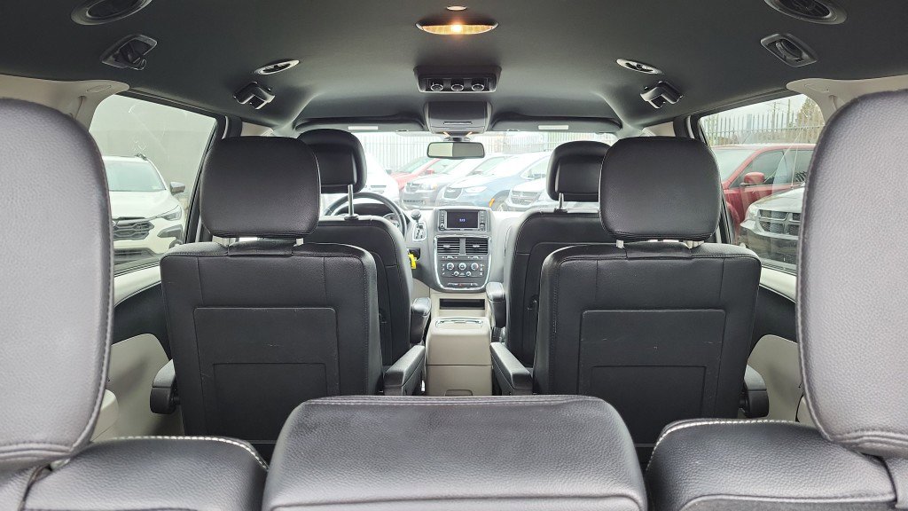 Used 2019 Dodge Grand Caravan SXT image 13
