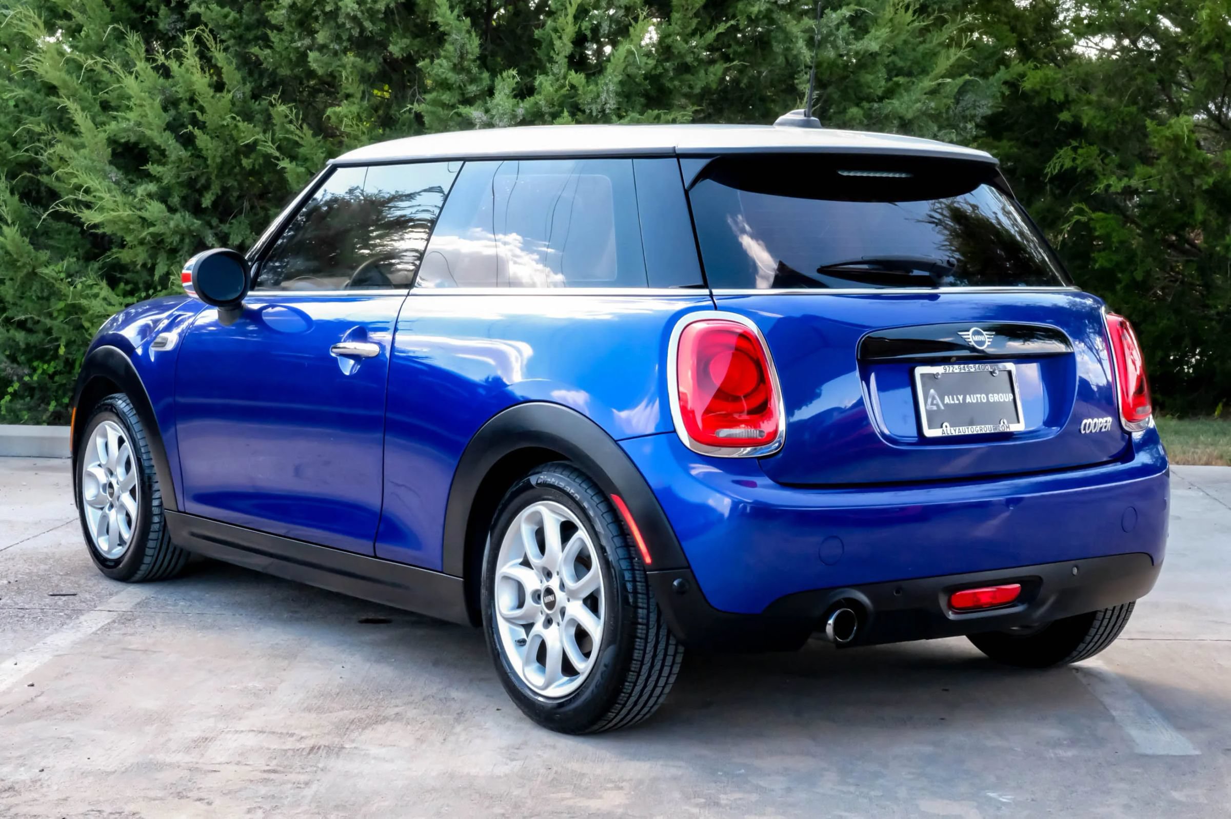 Used 2019 MINI Cooper 2-Door Hardtop FWD image 11