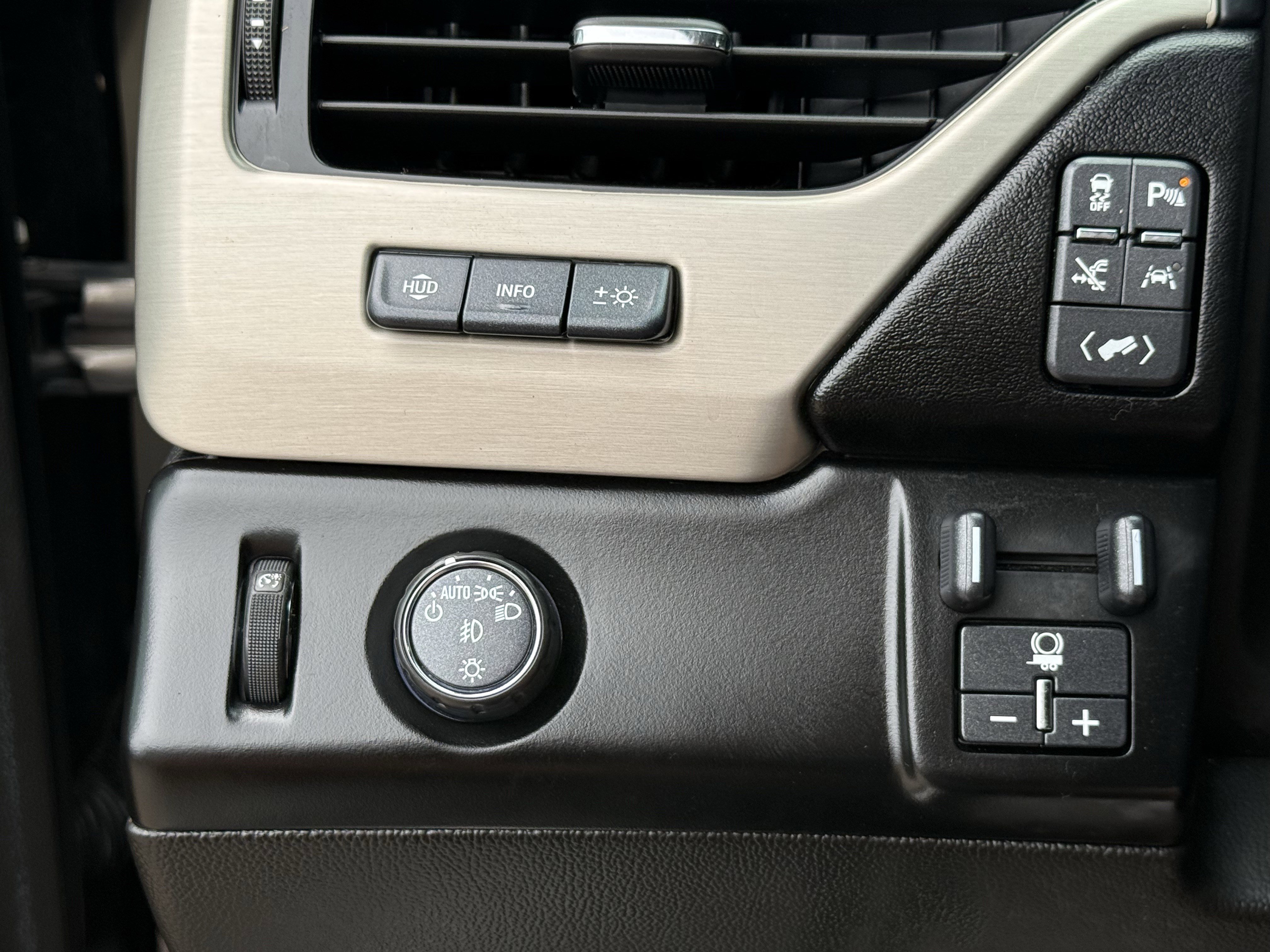 Used 2019 GMC Yukon Denali w/ Denali Ultimate Package image 23