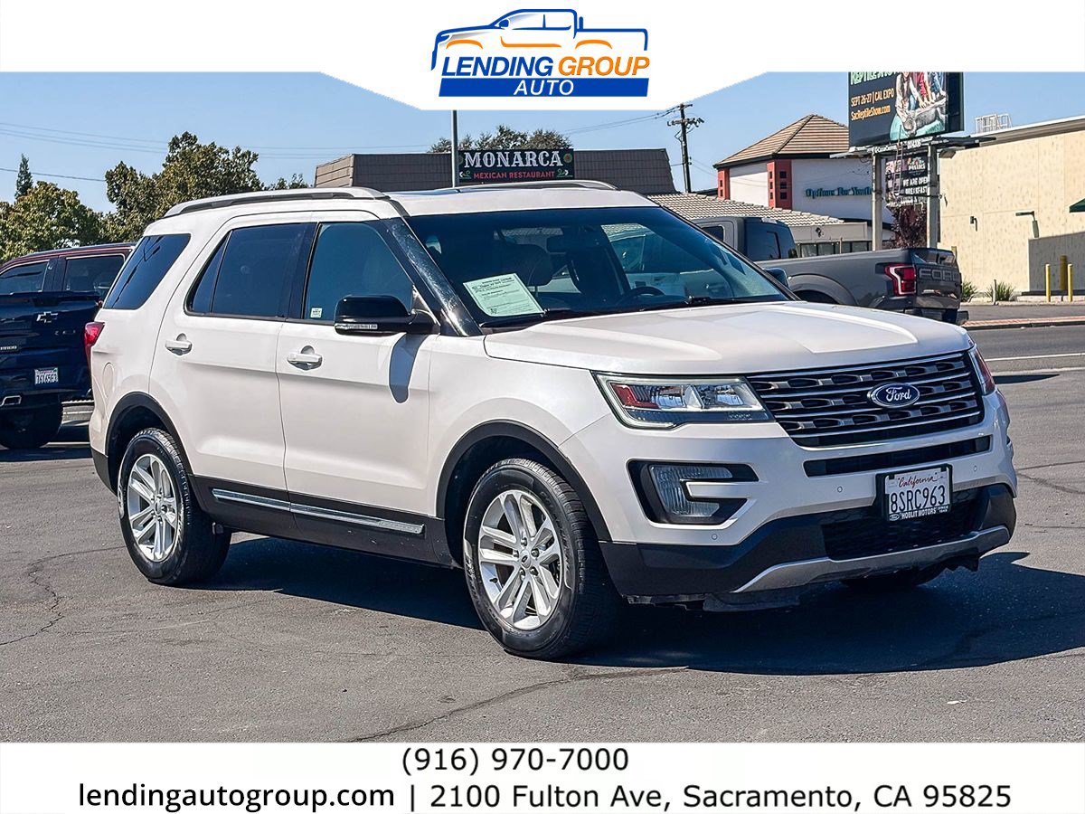 Used 2017 Ford Explorer XLT w/ Equipment Group 202A FWD image 5