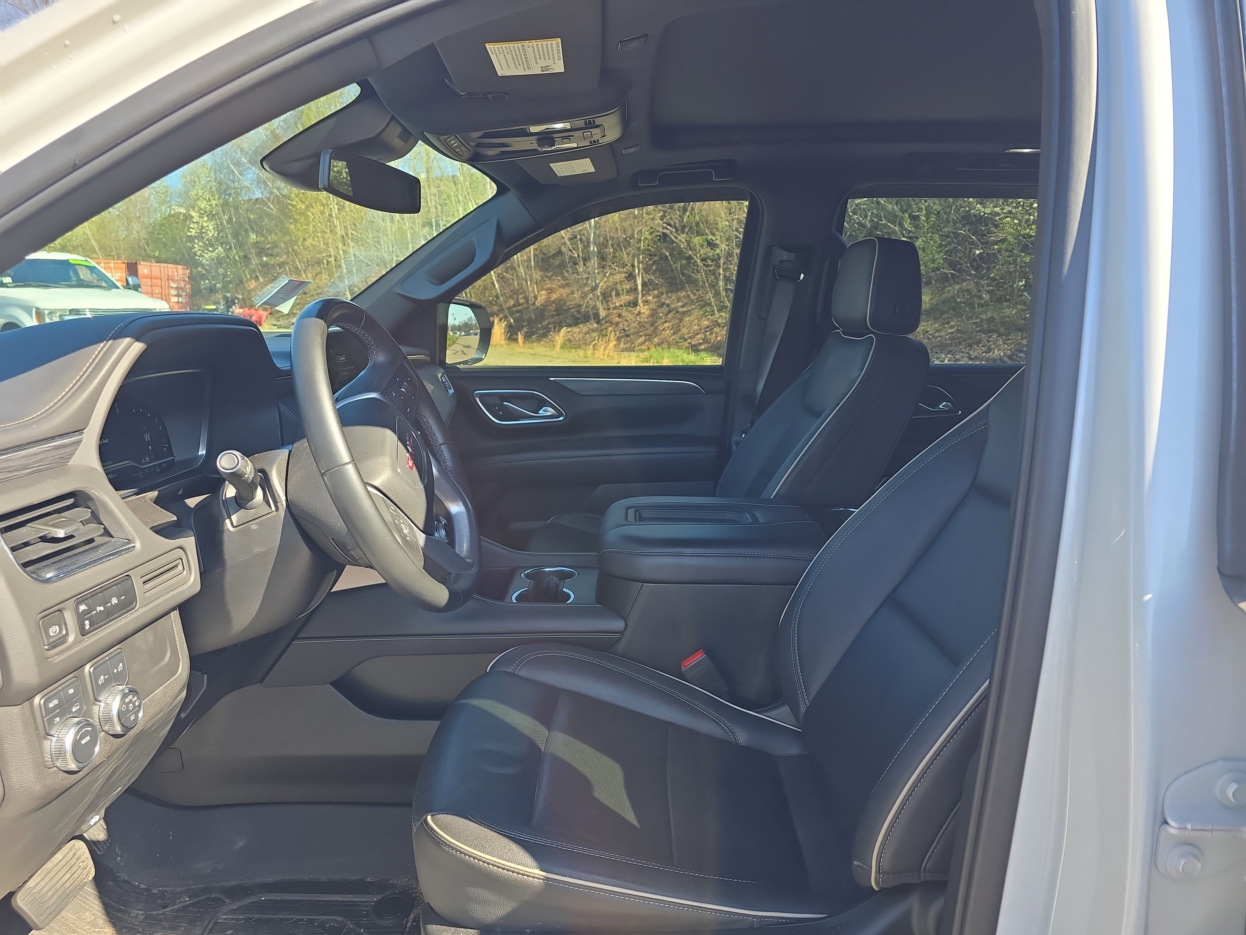 Used 2023 GMC Yukon SLT AWD/4WD image 11