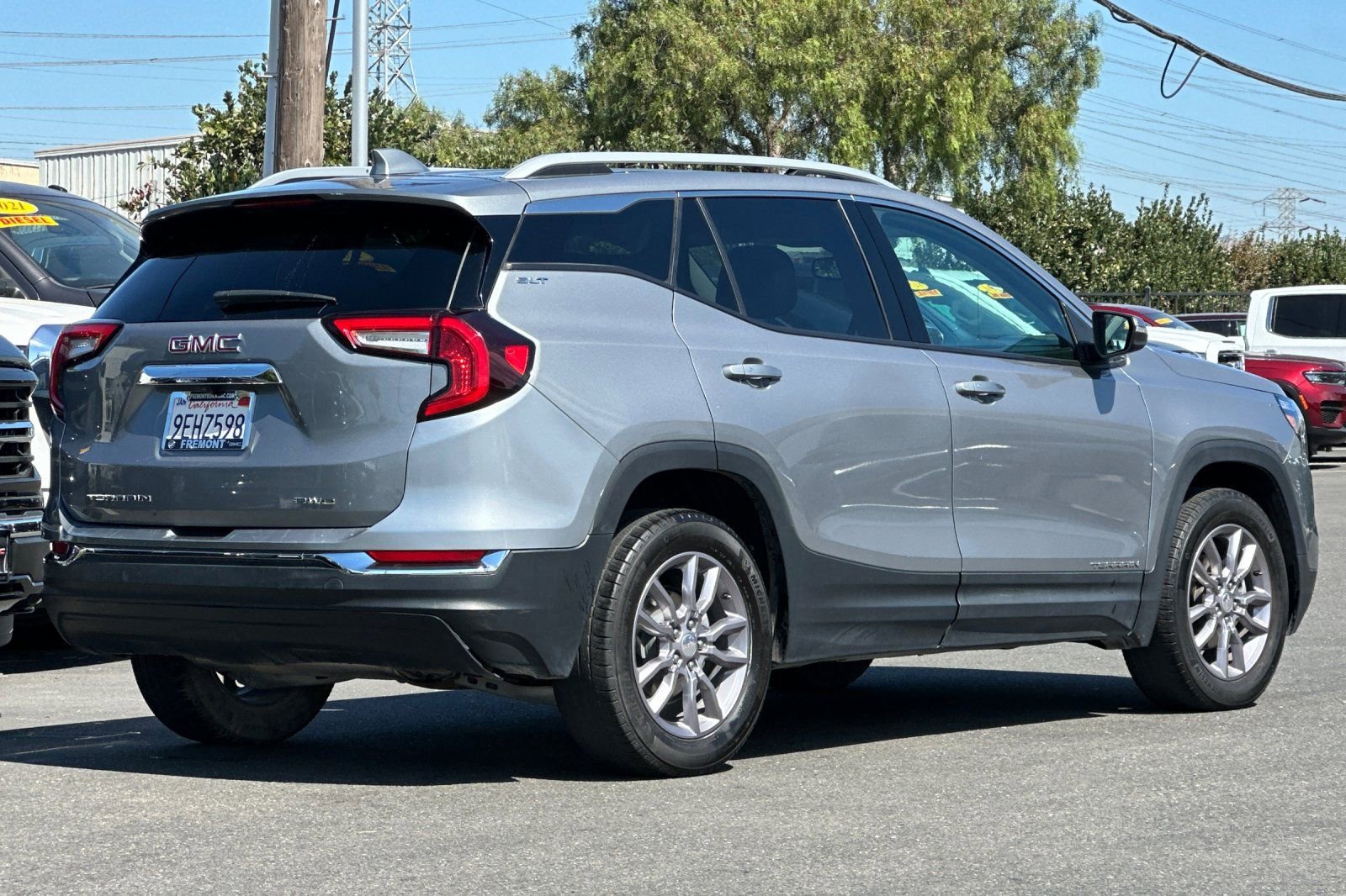 Used 2023 GMC Terrain SLT image 4