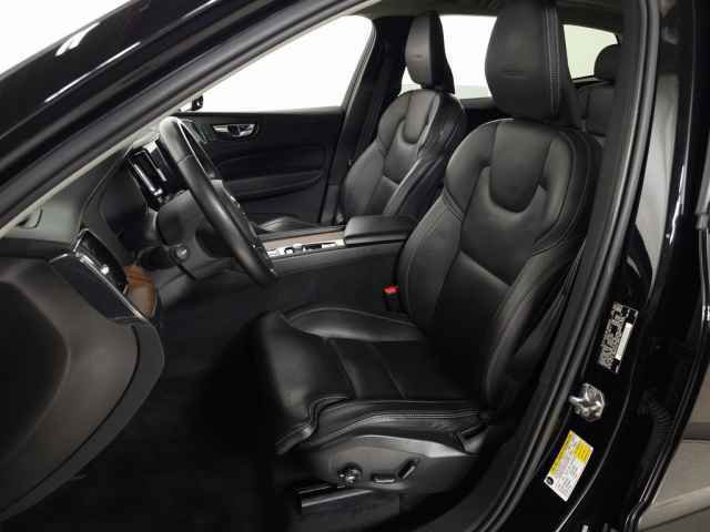 Used 2019 Volvo XC60 T8 Inscription image 16