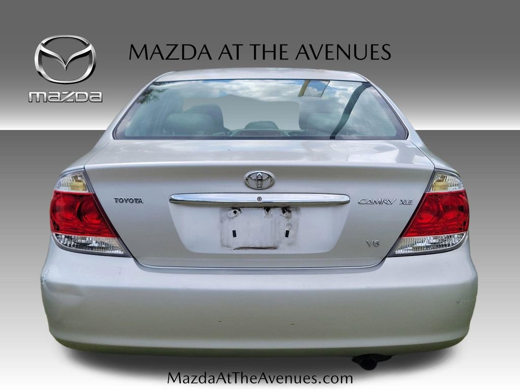 Used 2005 Toyota Camry XLE FWD image 19