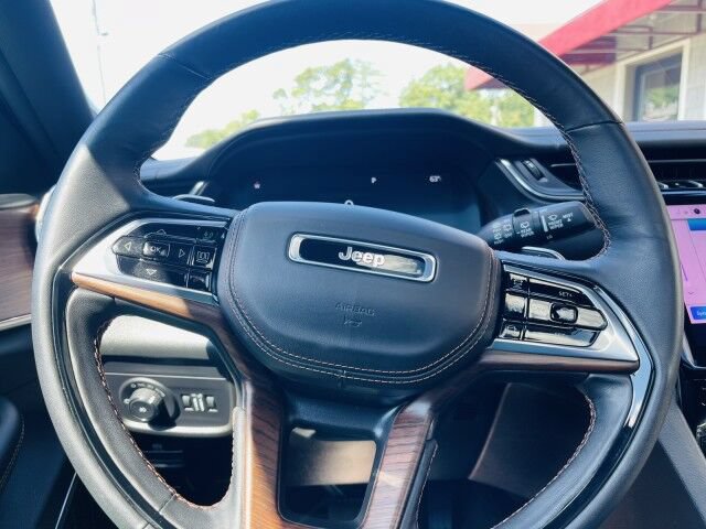 Used 2025 Jeep Grand Cherokee Summit w/ Obsidian Package AWD/4WD image 21