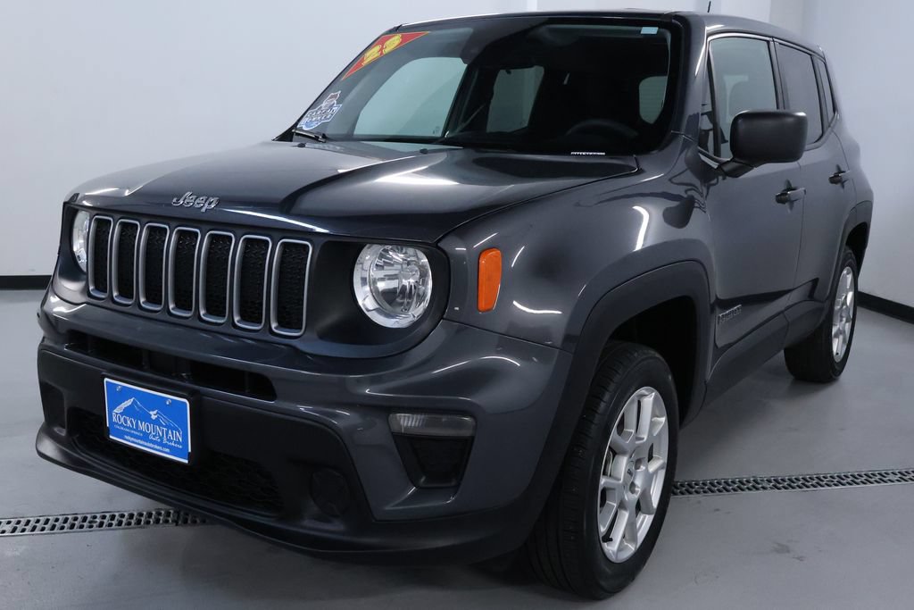 Used 2023 Jeep Renegade Latitude AWD/4WD image 3