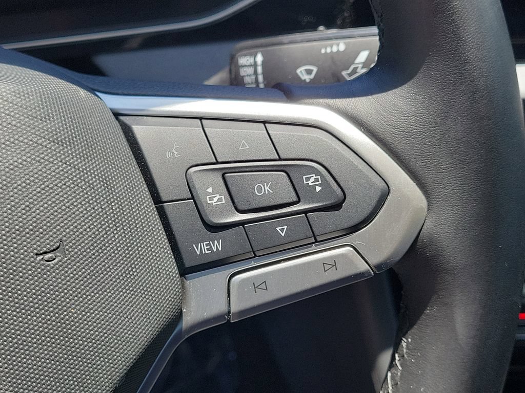Used 2025 Volkswagen Jetta SE w/ Sunroof Package FWD image 29