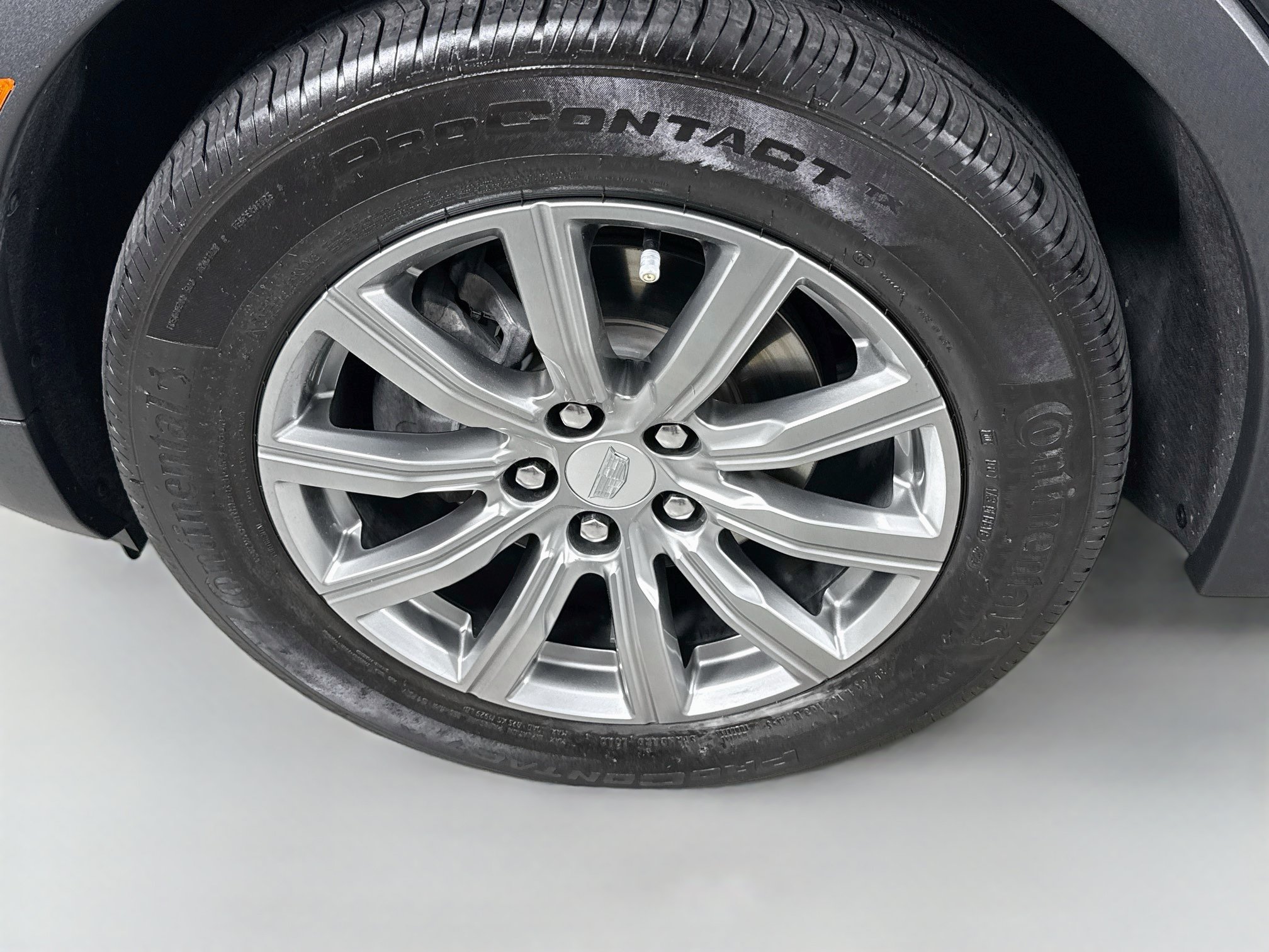 Used 2021 Cadillac XT4 Premium Luxury w/ Cold Weather Package FWD image 29