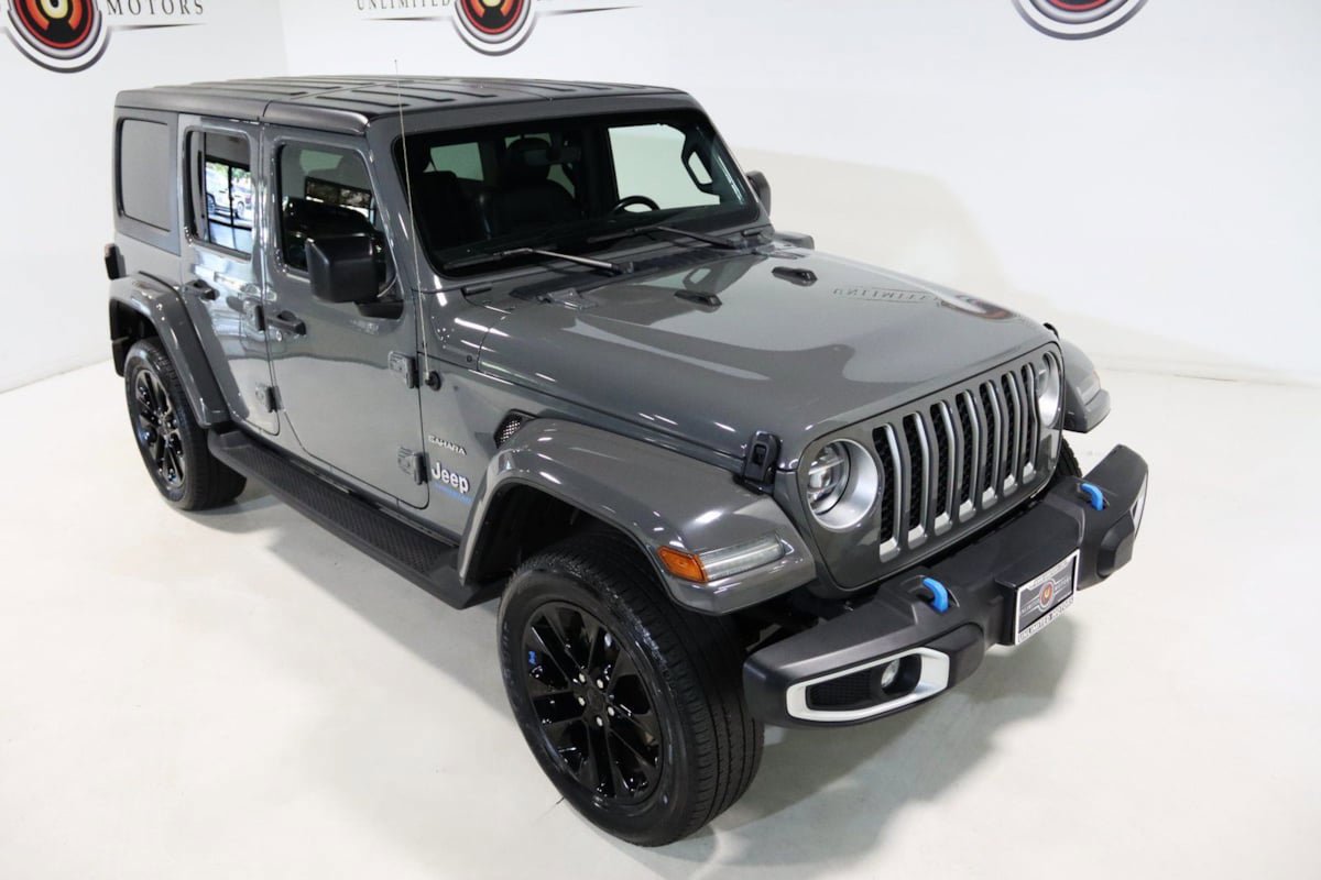Used 2022 Jeep Wrangler Unlimited Sahara w/ Cold Weather Group image 10
