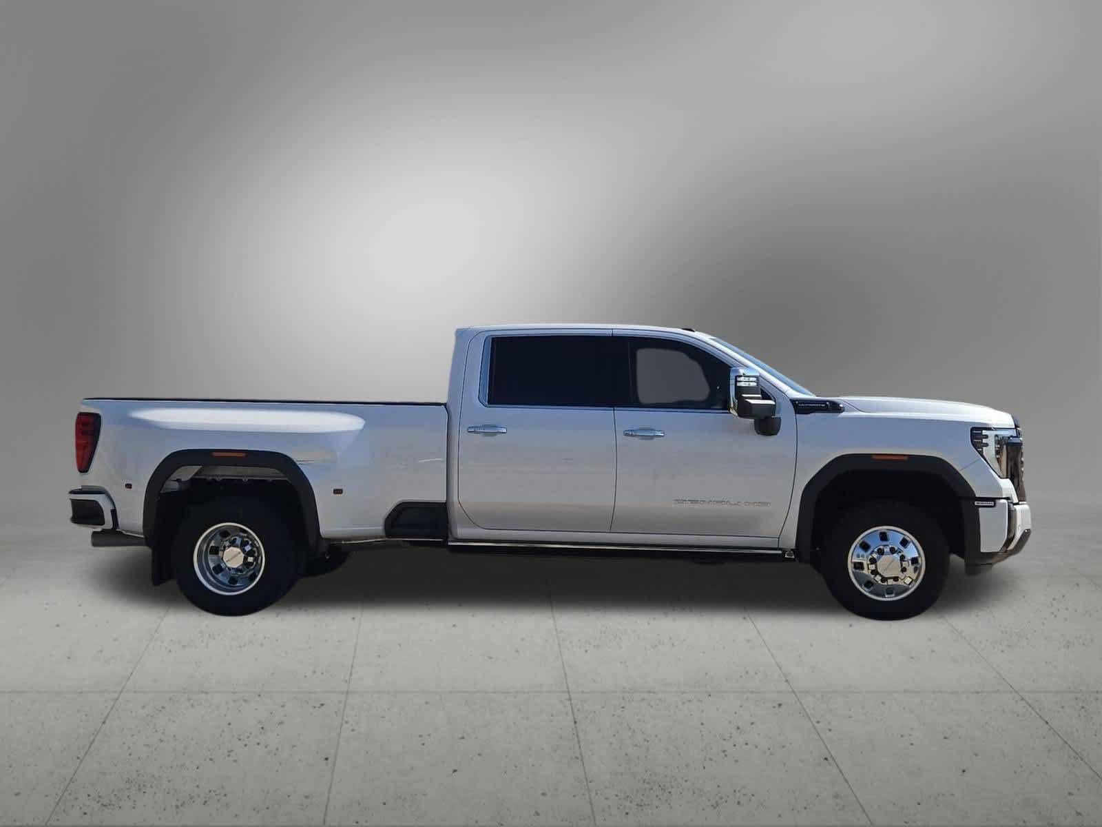 Used 2024 GMC Sierra 3500 Denali Ultimate AWD/4WD image 7