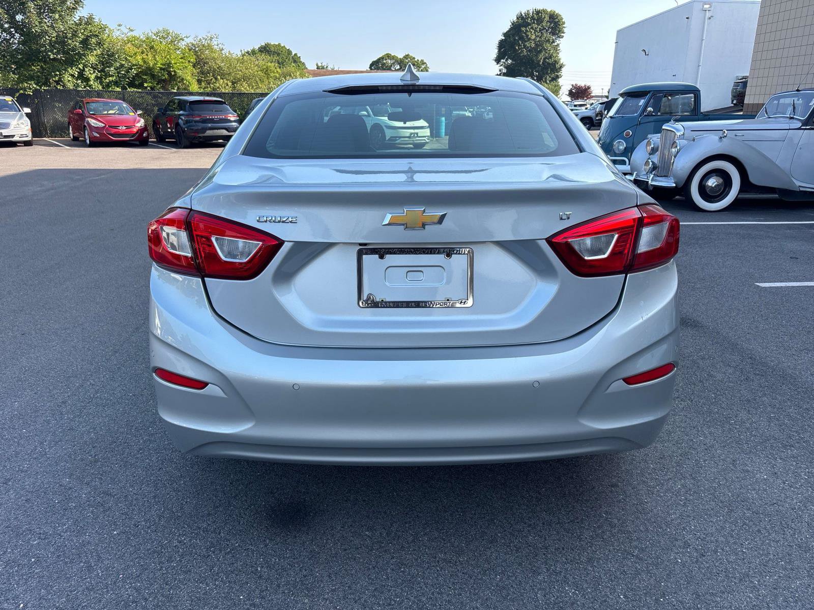 Used 2019 Chevrolet Cruze LT w/ Convenience Package FWD image 4