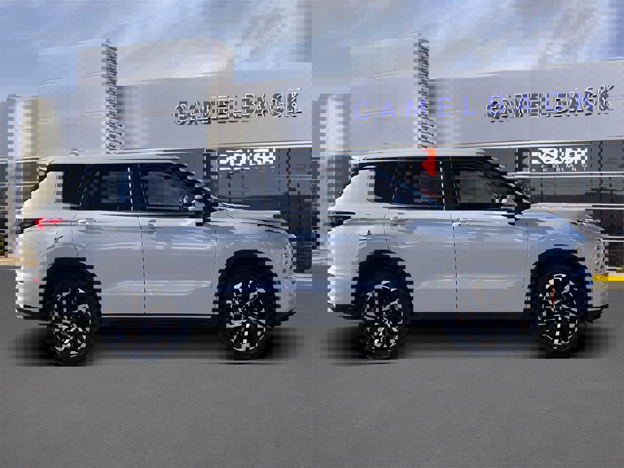 Used 2024 Mitsubishi Outlander SE image 6