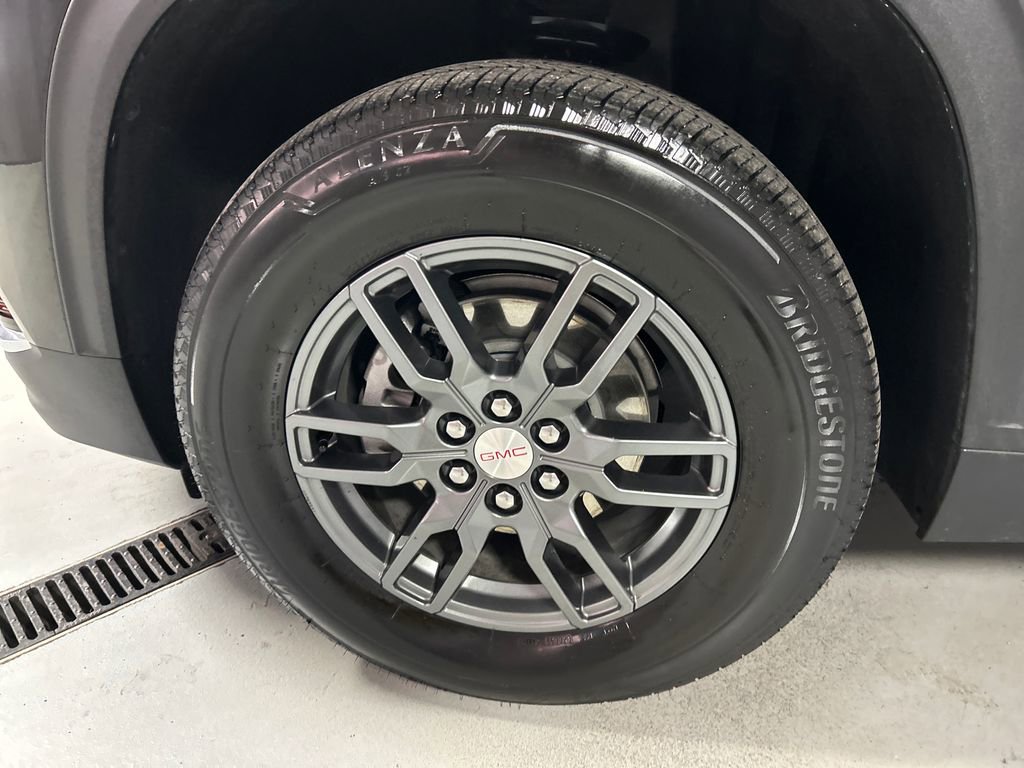 Used 2025 GMC Acadia Elevation image 9