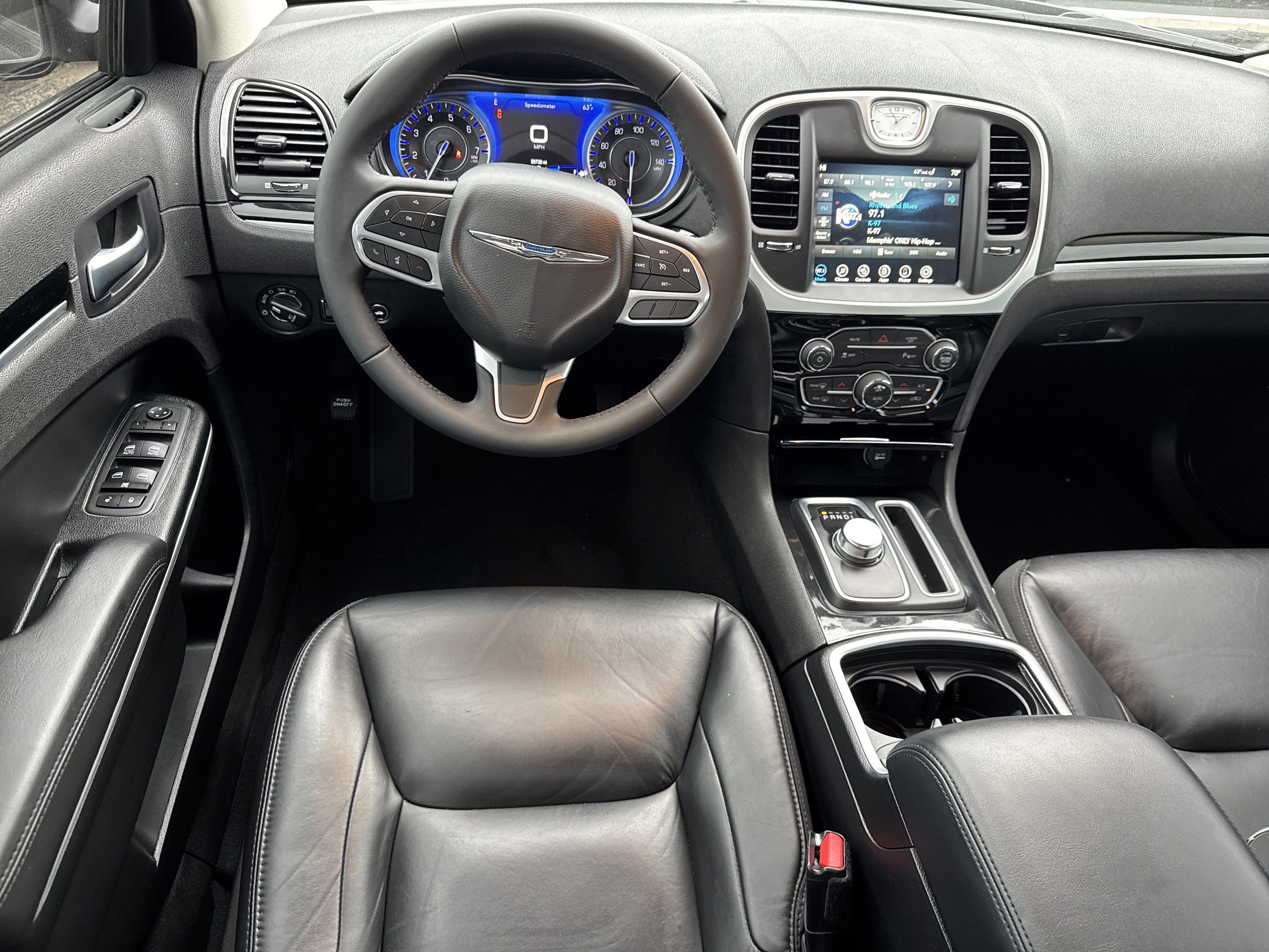 Used 2023 Chrysler 300 Touring L RWD image 7